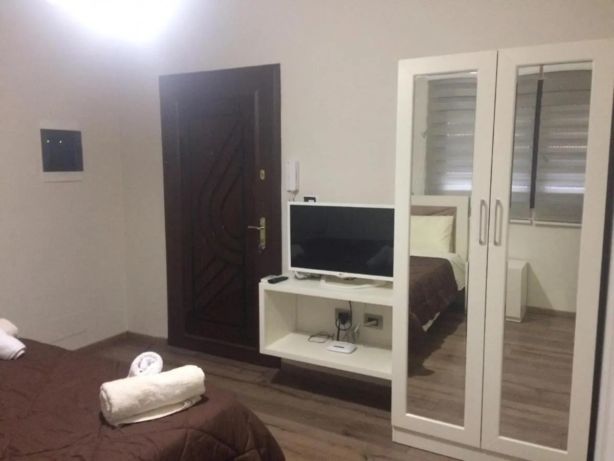 21-Rooms Tirana 0*,  Albánie